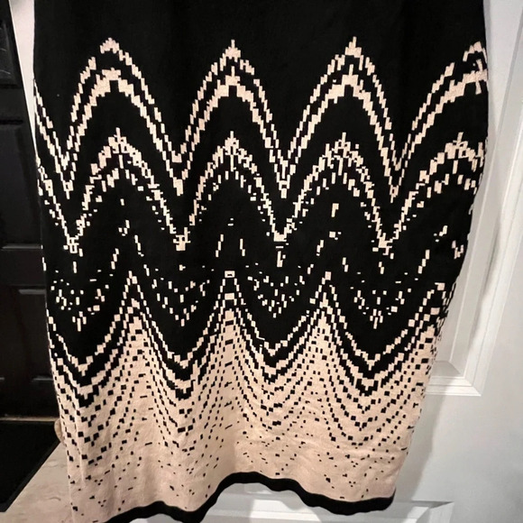 ~Gabby Skye~ Sweater Dress - Small - Picture 2 of 9